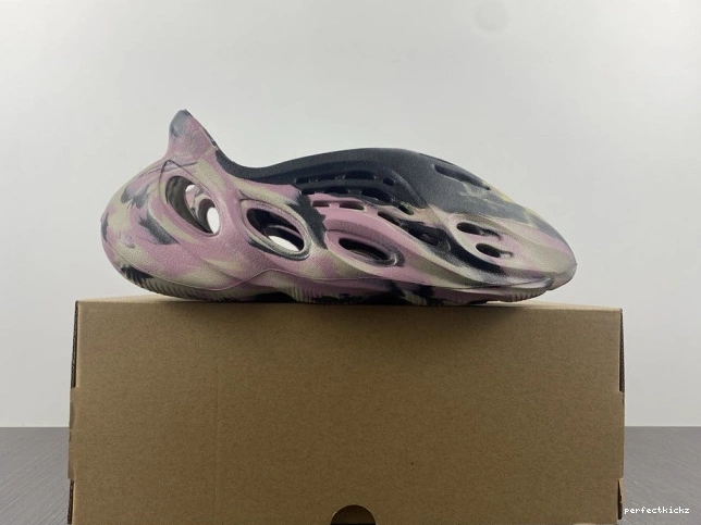 Yeezy IG9562 Foam RNR MX Adidas Carbon 0804